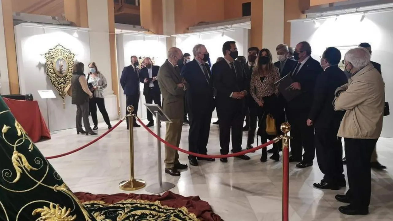 Un momento de la inauguraci&oacute;n de la muestra. - Ayto