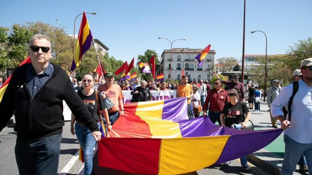 Imagen de una manifestaci&oacute;n en apoyo a la rep&uacute;blica. - JESUS PRIETO / EUROPA PRESS