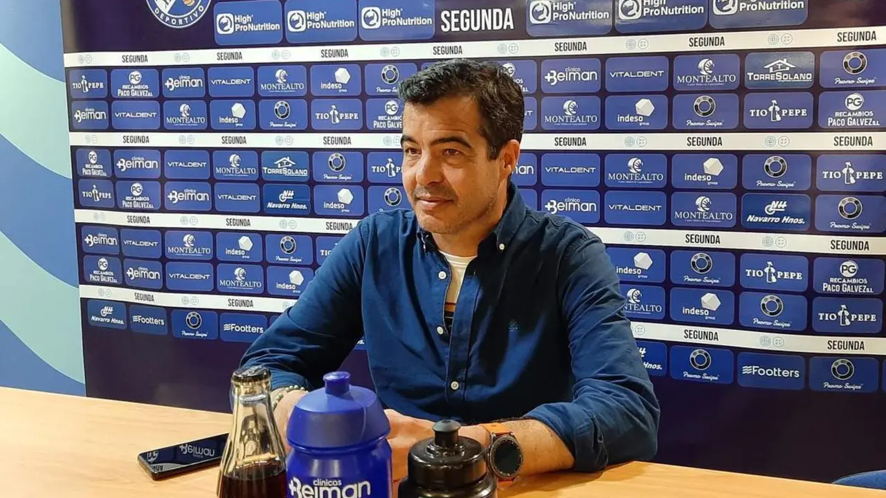 P&eacute;rez Herrera, en la sala de prensa de Chap&iacute;n tras la victoria frente al Panader&iacute;a Pulido. - Viva Jerez
