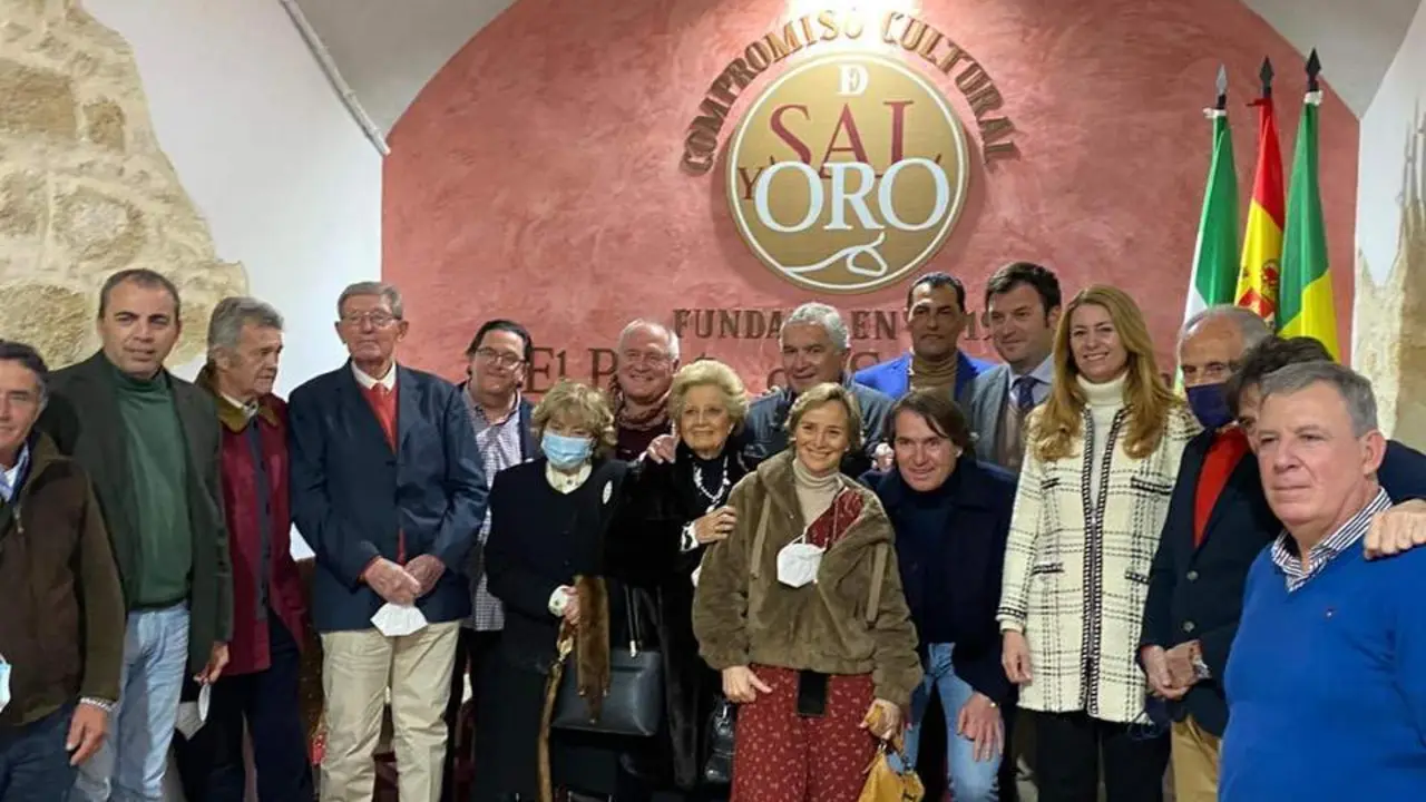 Foto de familia en los Premios 'De Sal y Oro'. - Viva.