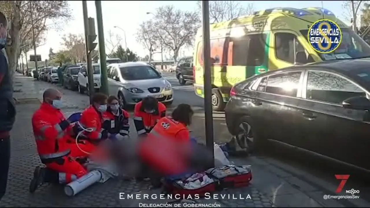 Sanitarios recuperan y estabilizan a un var&oacute;n tras sufrir un infarto en un VTC en Sevilla