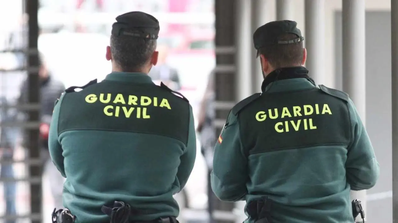 Agentes de la Guardia Civil . - 