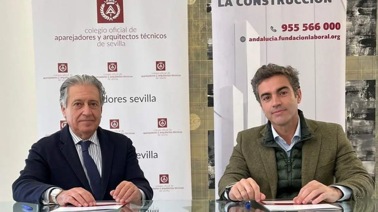 Rafael S&aacute;nchez, presidente de la FLC, y Jos&eacute; Manuel Flores, presidente del COAAT. - COAAT