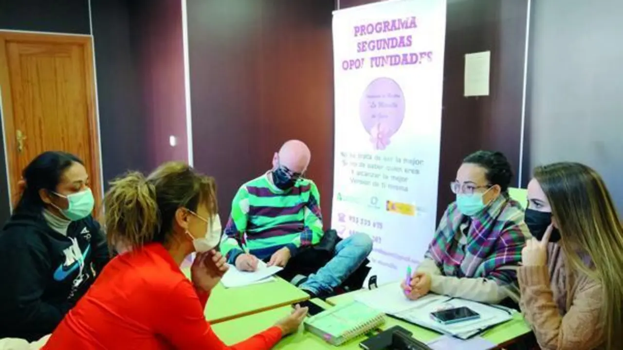 El equipo de t&eacute;cnicos de La Muralla en una sesi&oacute;n de trabajo.   - Viva Ja&eacute;n.