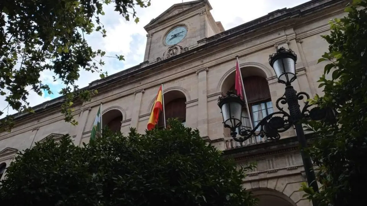 Fachada del Ayuntamiento de Sevilla.  - AYTO