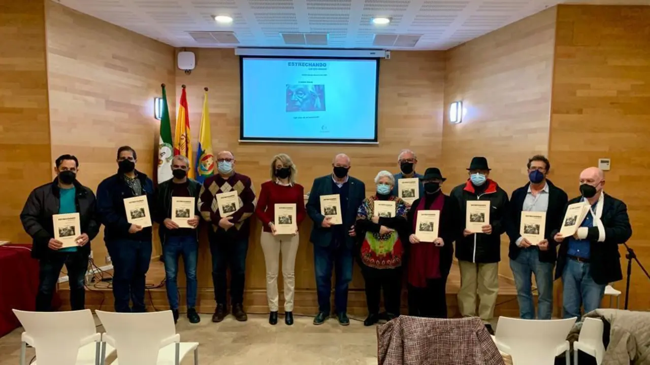 Presentaci&oacute;n de Estrechando. - A. I.