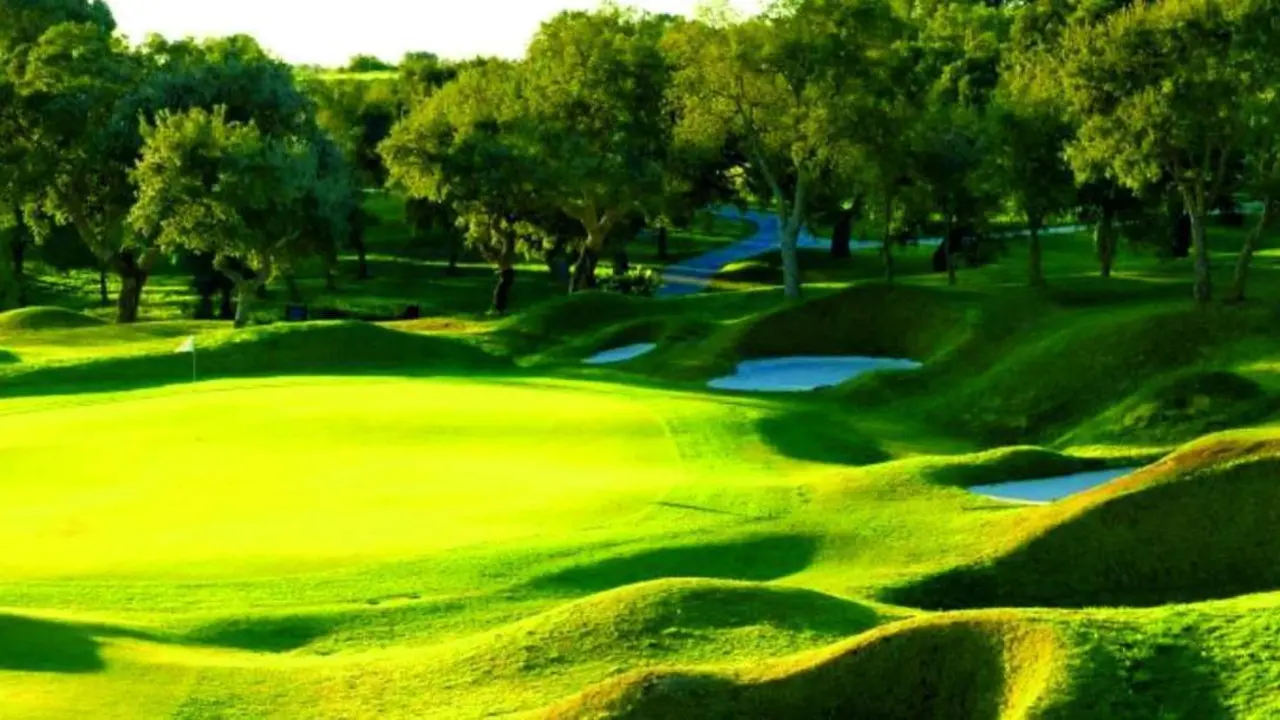 El San Roque Club. - AI