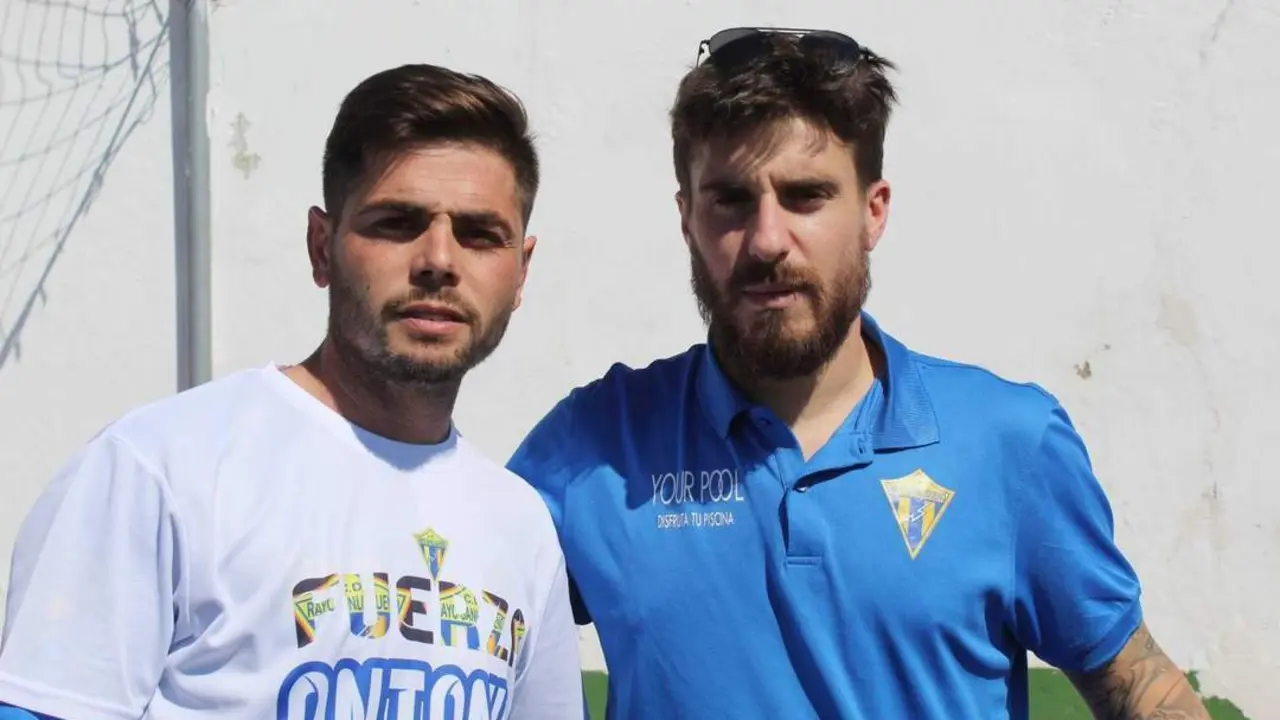Ismael Barrios y Antonio D&iacute;az antes del partido ante el Tesorillo - Mayra