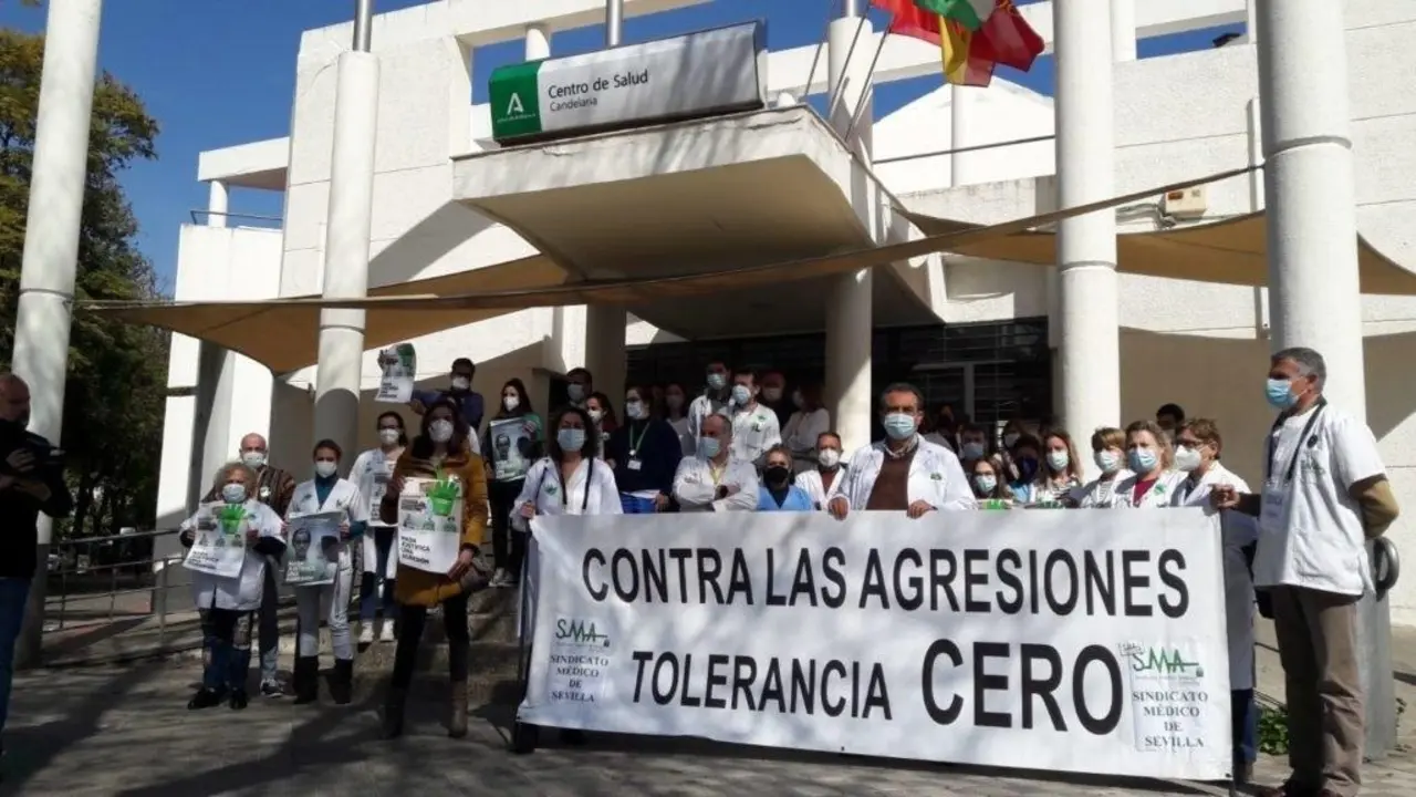 Concentraci&oacute;n de condena a una agresi&oacute;n a profesionales sanitarios | AI