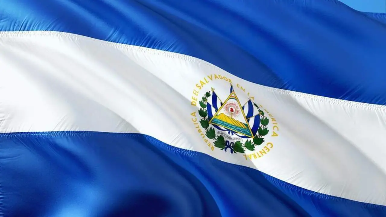 Bandera de El Salvador. - jorono en Pixabay