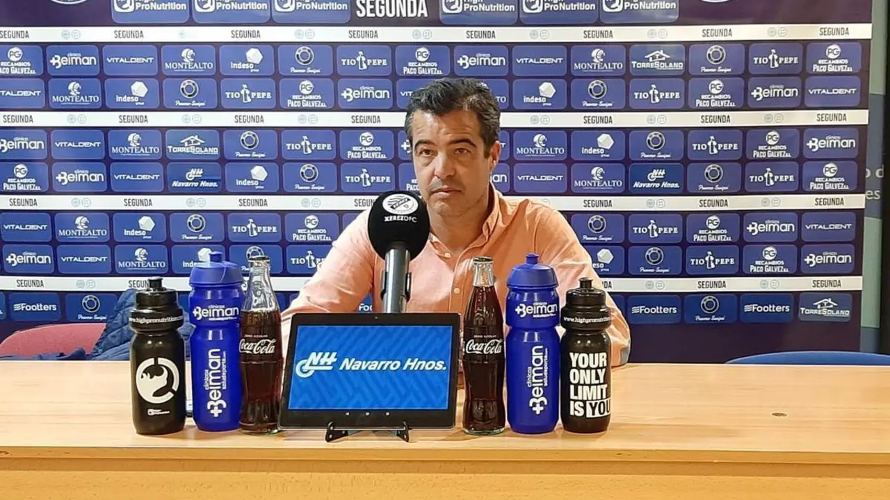 Jos&eacute; P&eacute;rez Herrera, este domingo en la sala de prensa de Chap&iacute;n tras el partido con el V&eacute;lez. - Viva Jerez