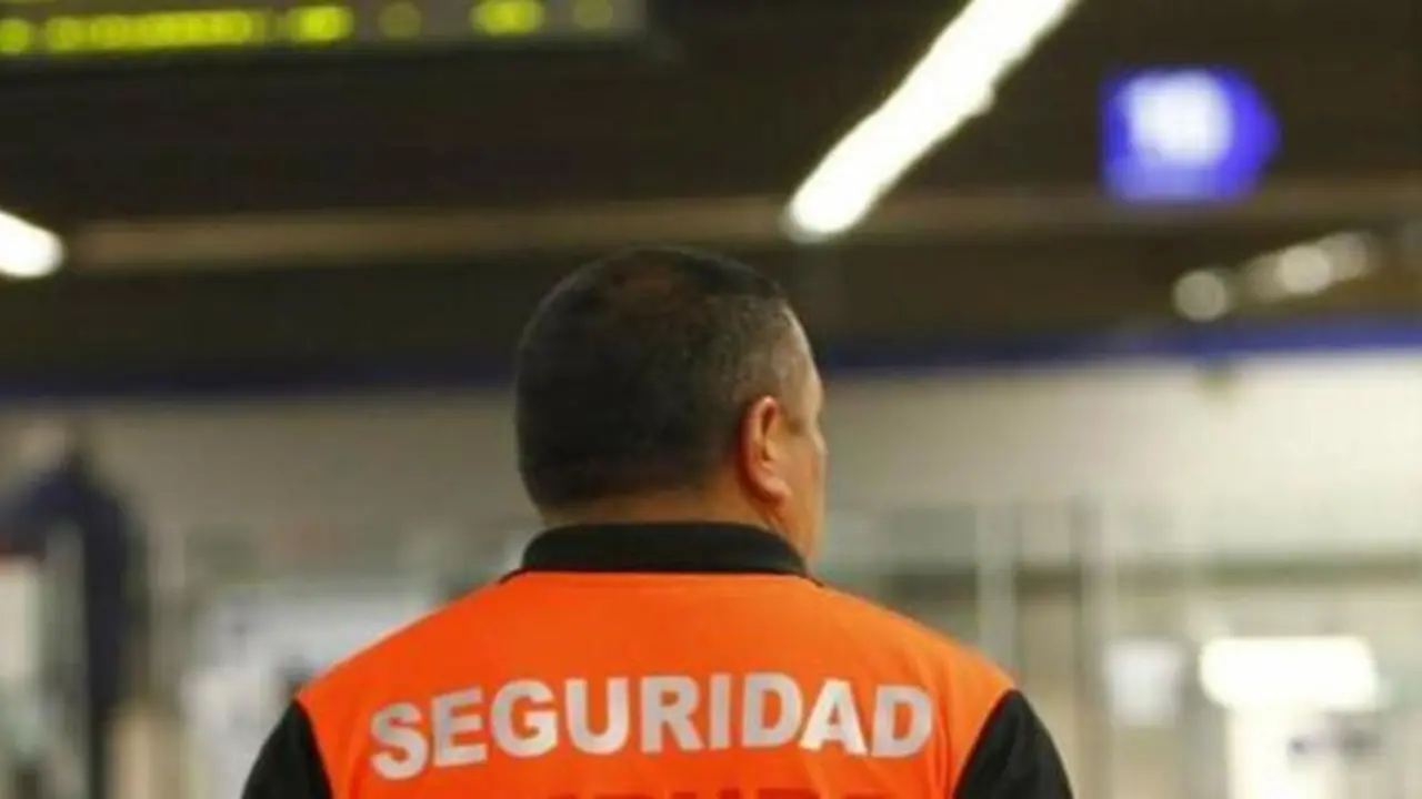 Vigilante seguridad.  - EUROPA PRESS
