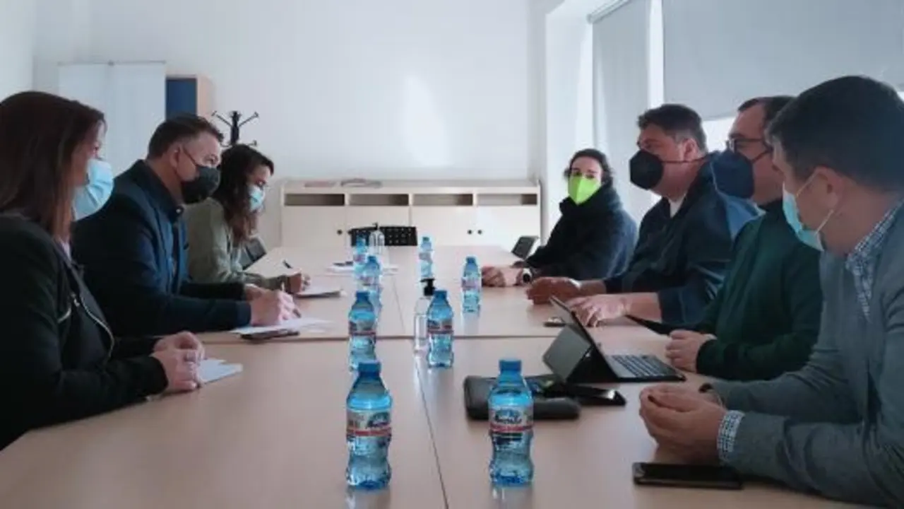 Reuni&oacute;n entre representantes de Podemos y FEMCA - AI