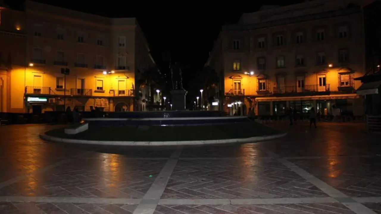 Plaza de Las Monjas apagada. - VH