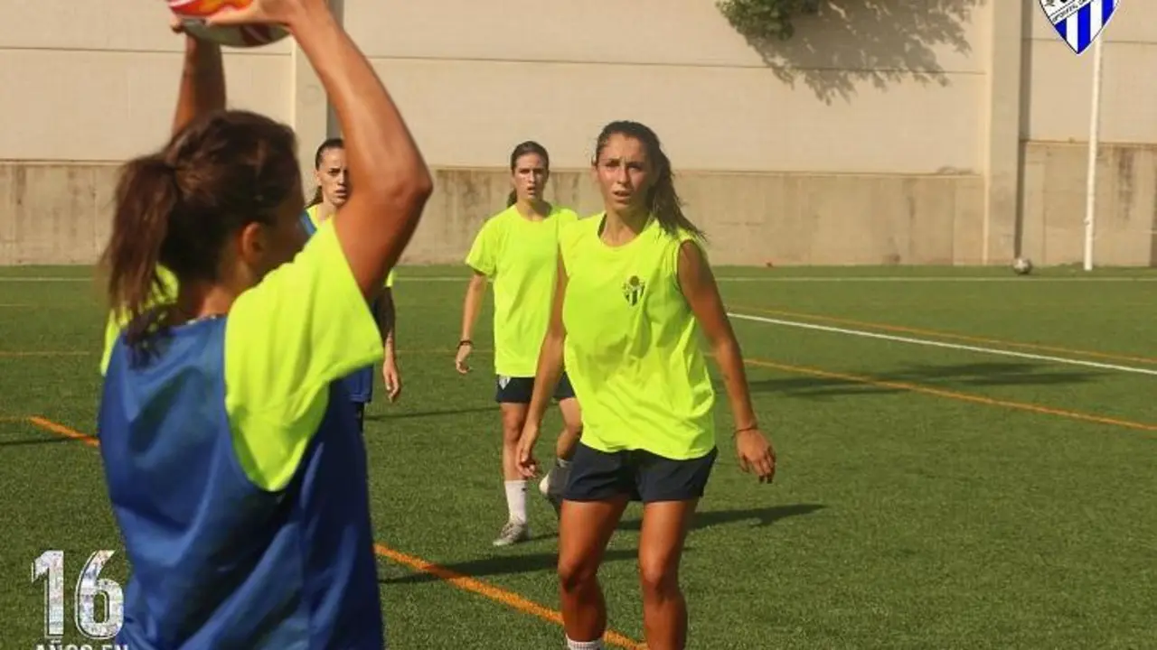 Entrenamiento de las jugadoras del Sporting Huelva. - SPORTING