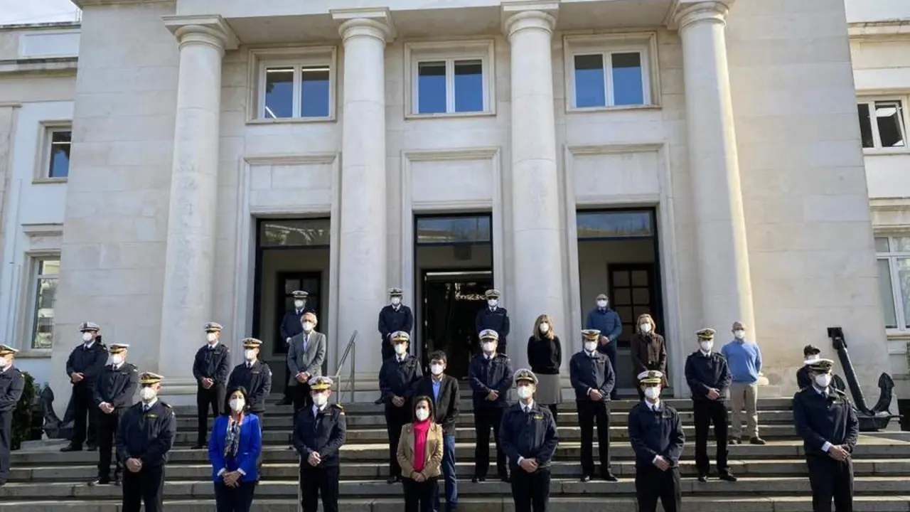 Margarita Robles visit&oacute; el Instituto Hidrogr&aacute;fico de C&aacute;diz. - Beatriz Anillo