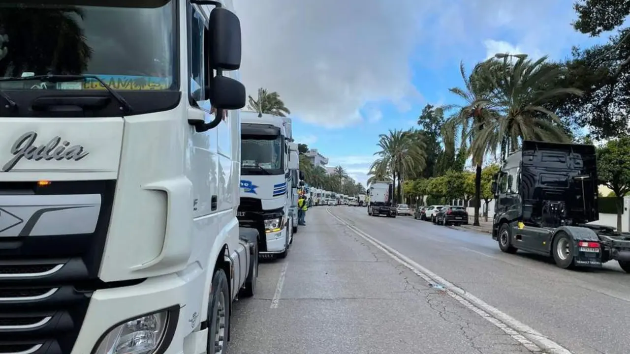Protesta de transportistas en la avenida Alvaro Domecq el pasado lunes. - Jim&eacute;nez