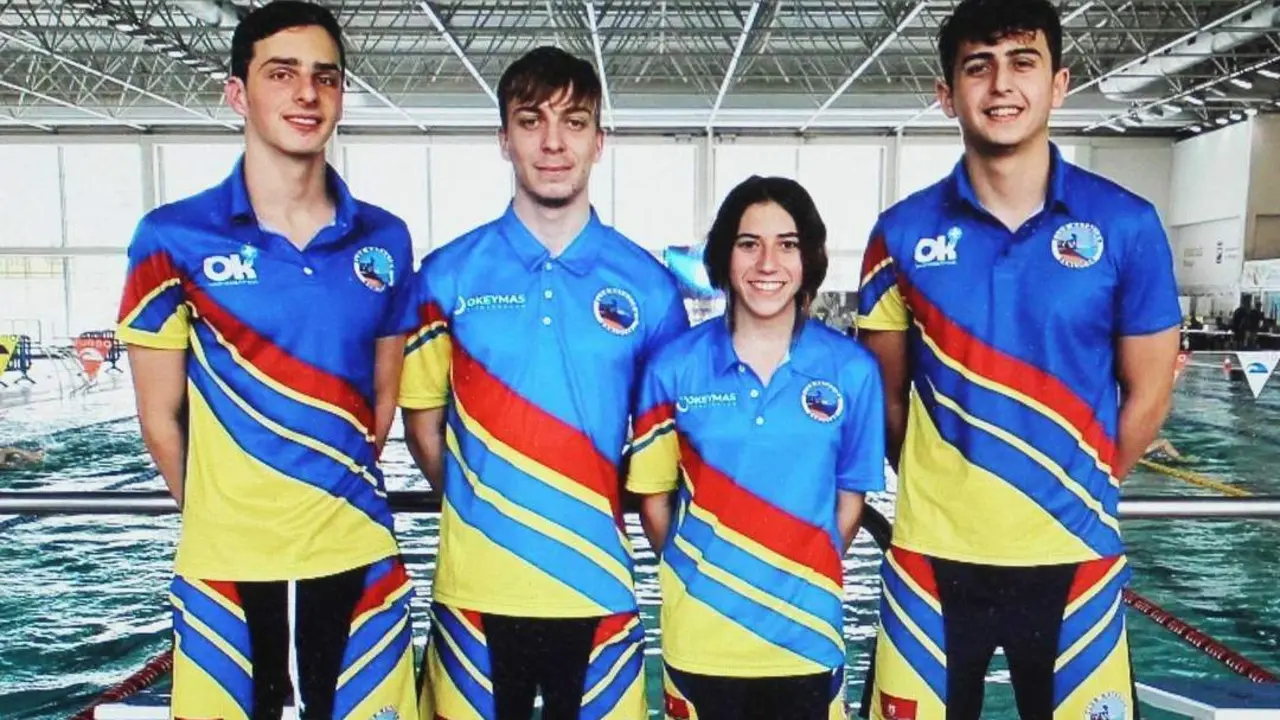 Los tres nadadores y la nadadora que representaron al CDN Sanl&uacute;car en M&aacute;laga - Salvador Gonz&aacute;lez