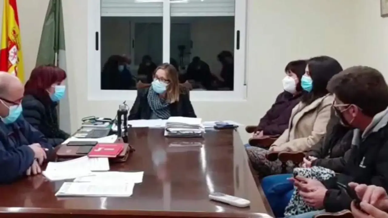 Momento de una sesi&oacute;n del pleno del Ayuntamiento de Frailes.  - 