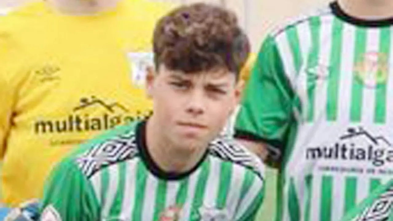 El trebujenero Caro, jugador del equipo juvenil B del Atl&eacute;tico Sanluque&ntilde;o - ASCF