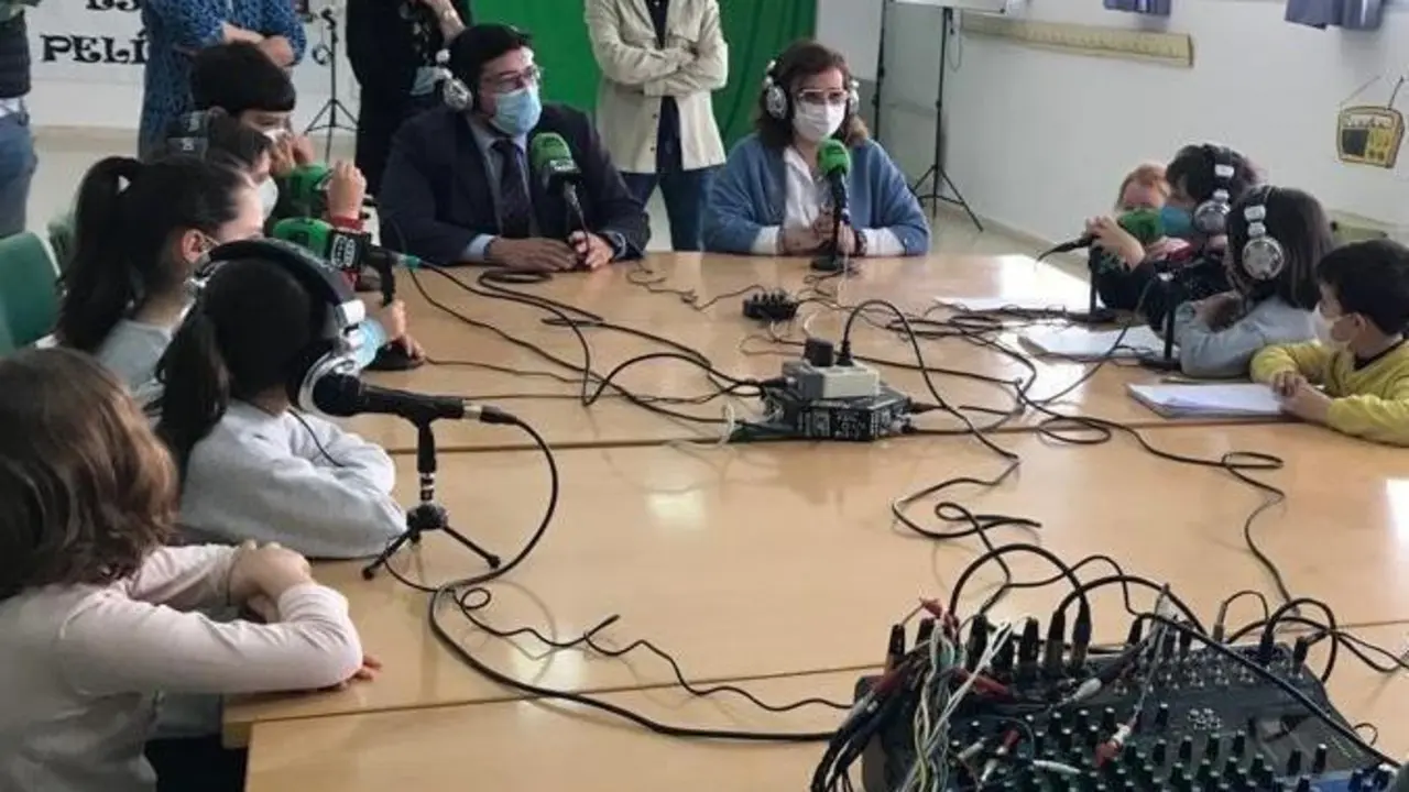 Una de las actividades del programa 'Andaluc&iacute;a Profundiza' en el CEIP Virgen de los Reyes de Lora del R&iacute;o. - JUNTA DE ANDALUCIA