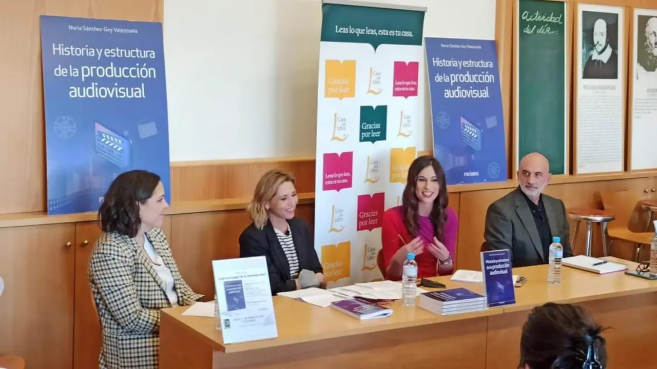 Paloma Jara, Silvia Sanz, Nuria S&aacute;nchez-Gey y Pedro Garc&iacute;a, druante el debate. - AI