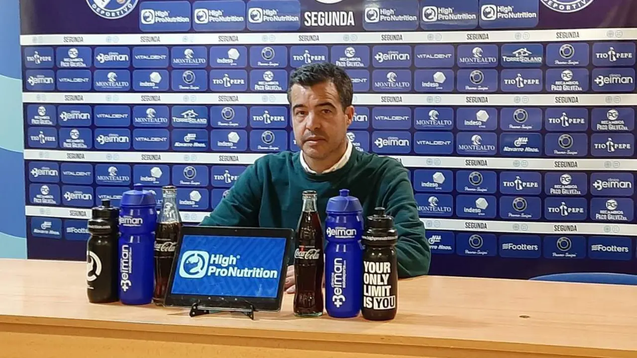 P&eacute;rez Herrera, este domingo en la sala de prensa de Chap&iacute;n. - Viva Jerez