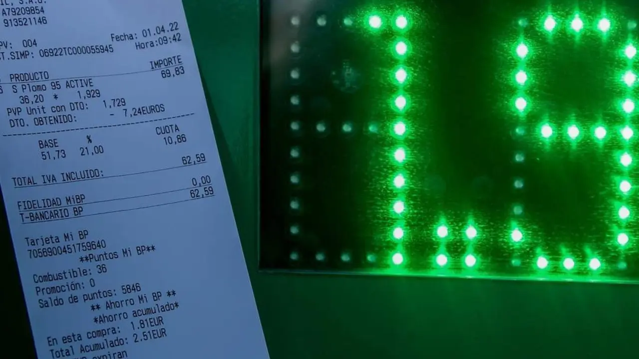 El ticket del combustible con su descuento. - EP