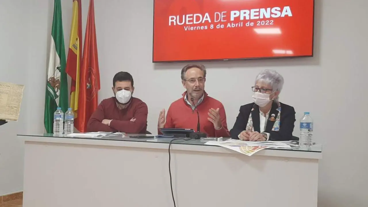 Un momento de la rueda de prensa ofrecida en la tarde de este viernes por el PSOE de Alcal&aacute;.  - JJM