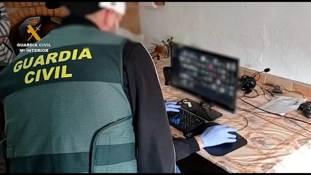 Agente de la Guardia Civil. - gc