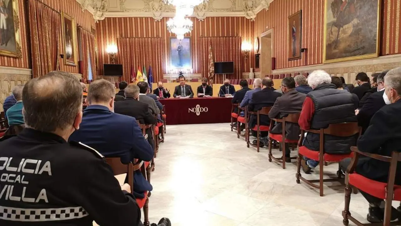 Reuni&oacute;n del Cecop en el Ayuntamiento de Sevilla en la jornada del Mi&eacute;rcoles Santo. - AYUNTAMIENTO SEVILLA