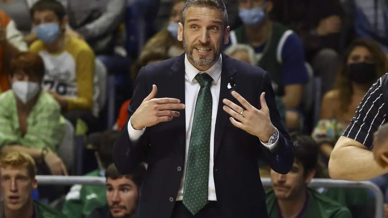  El entrenador de Unicaja Ibon Navarro. - EFE/&Aacute;lvaro Cabrera