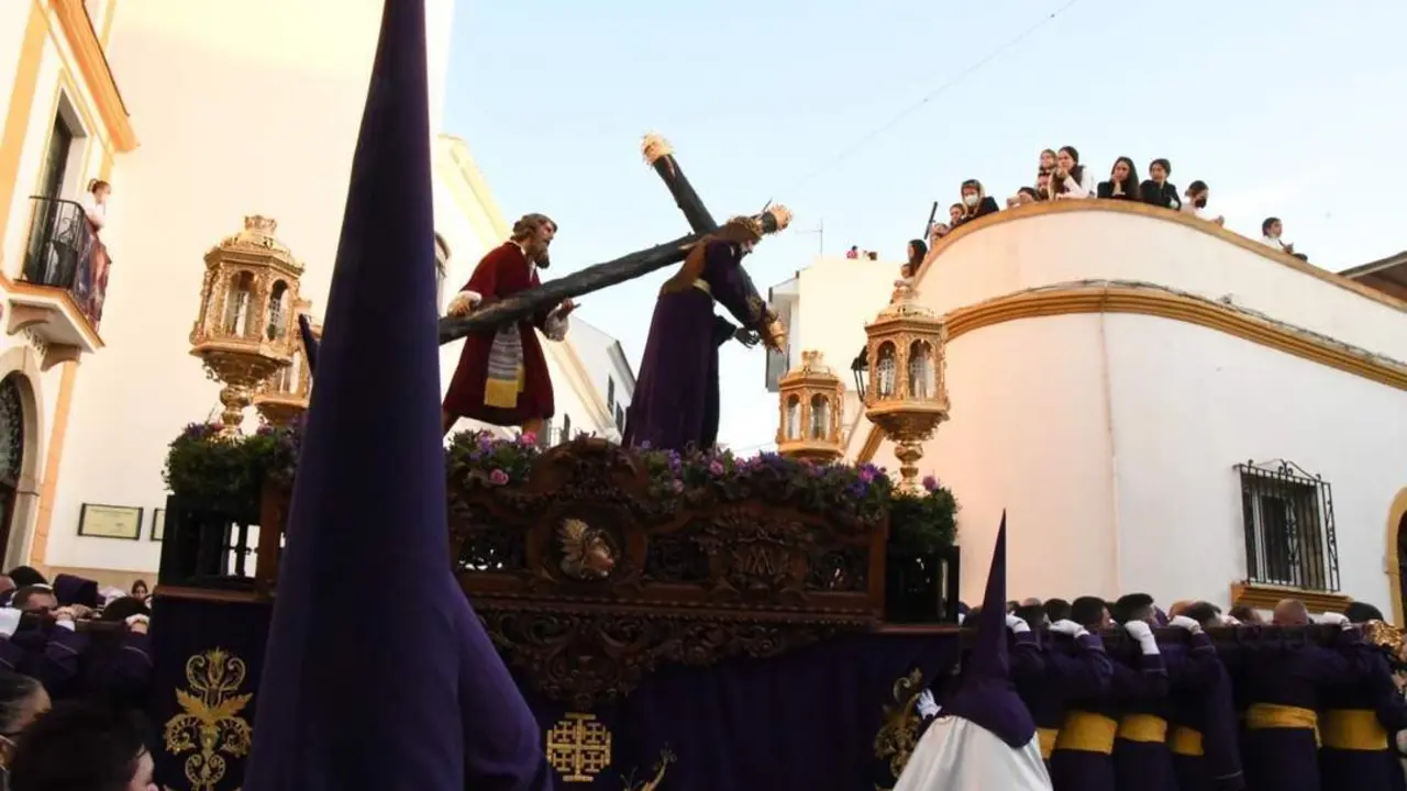Nazareno y Dolores en San Roque. - AI