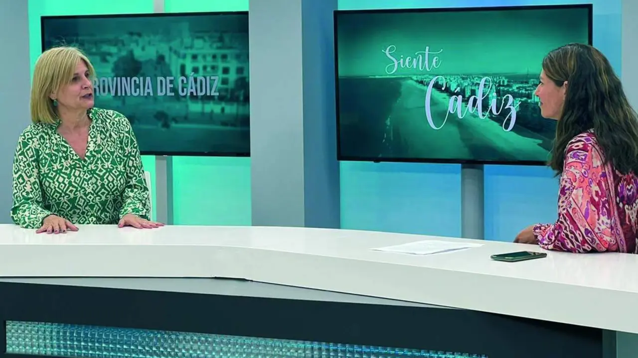 Un momento de la entrevista con Mar&iacute;a Jos&eacute; Garc&iacute;a-Pelayo - 7 TV