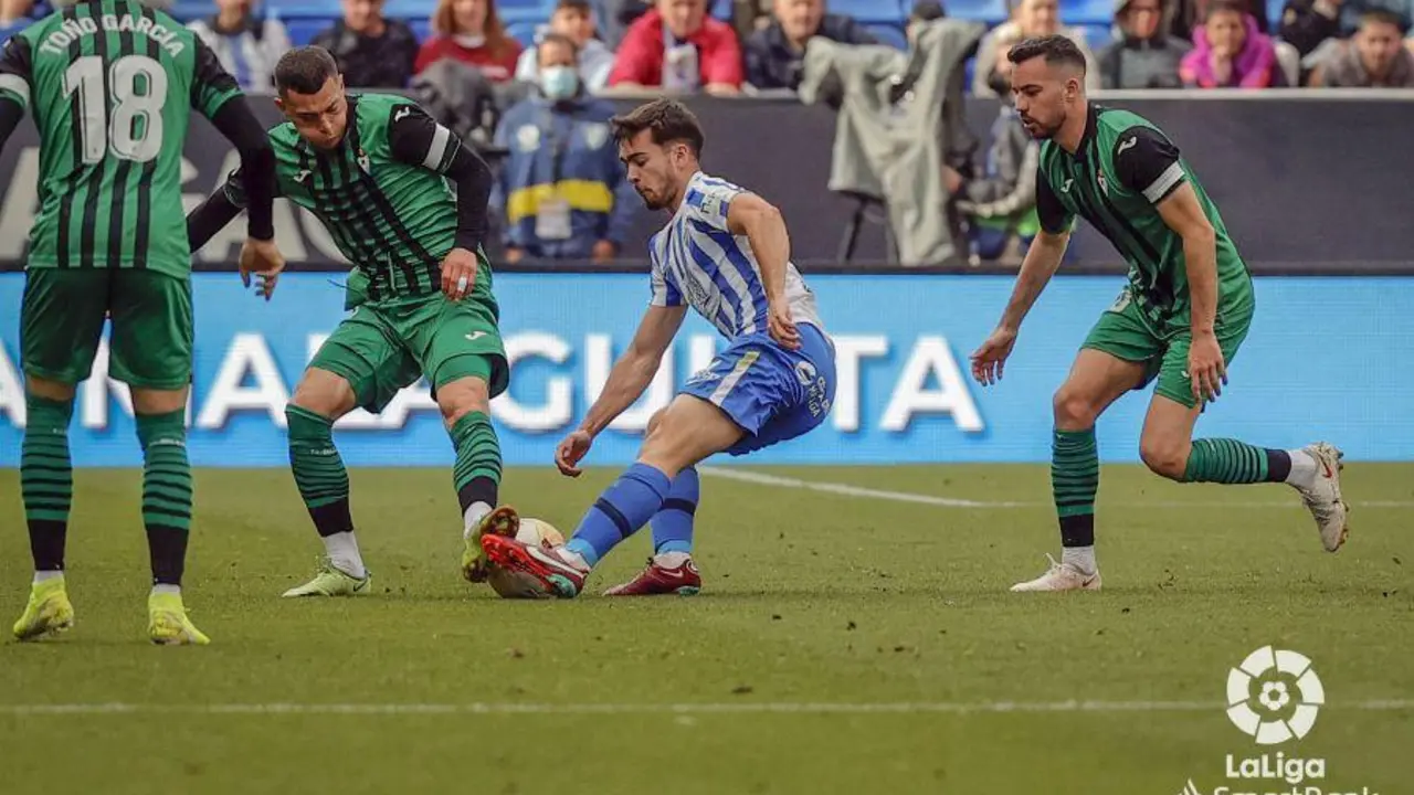 El M&aacute;laga aguant&oacute; hasta los &uacute;ltimos instantes, cuando Fran Sol decidi&oacute; el partido con un doblete. - LaLiga