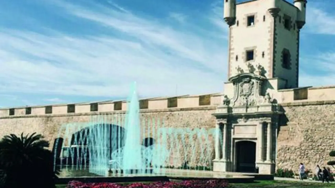 Recreaci&oacute;n del proyecto de la nueva fuente situada frente a las Puertas de Tierra. - Aguas de C&aacute;diz