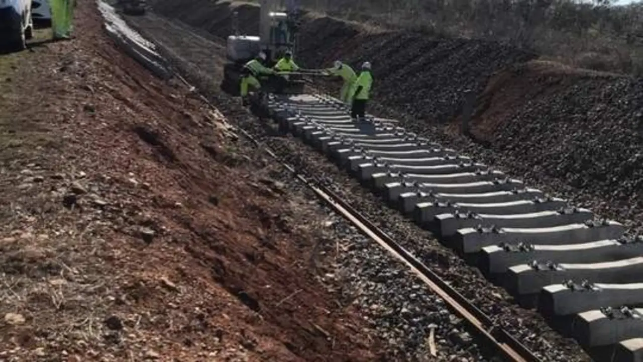 Trabajos de renovaci&oacute;n de una v&iacute;a de ancho convencional. - VH