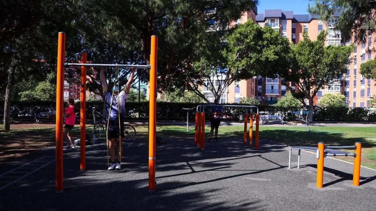Imagen de la zona 'Work Out' que hay en el Parque del Oeste, M&aacute;laga. - EUROPA PRESS