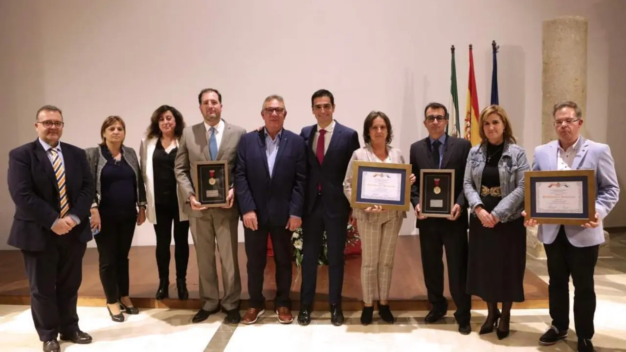Entrega de la Medalla de Oro de la Ciudad a los profesionales sanitarios en el acto celebrado en la Trinidad.  - 