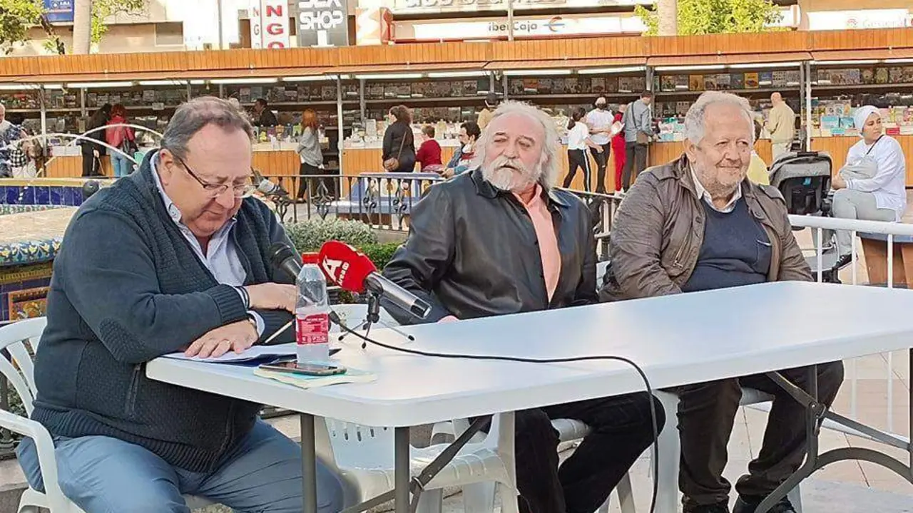 Dicenta, Melgar y T&eacute;llez, durante la presentaci&oacute;n. - Ana Villalta