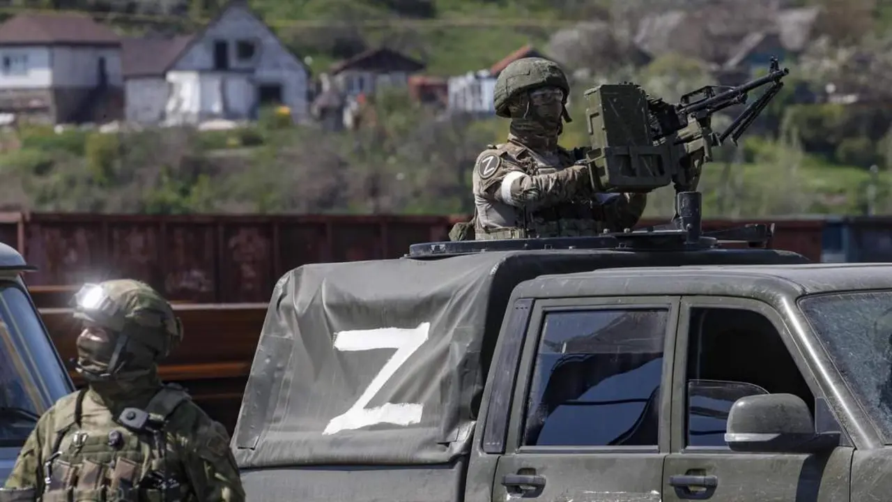 Militares rusos en Mariupol. - efe