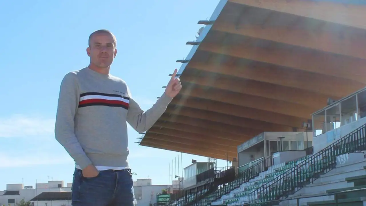 Lolo Gonz&aacute;lez conf&iacute;a en lograr la victoria ante el Llagostera Costa Brava - Ra&uacute;l J. Bustillos