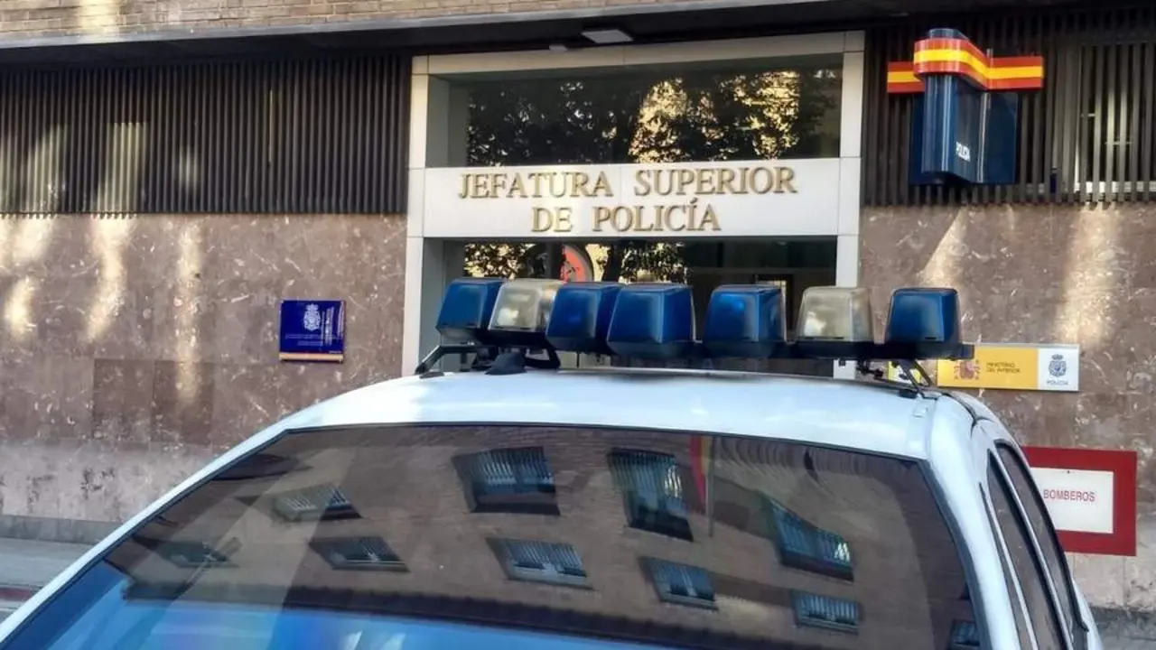 Polic&iacute;a Nacional en la comisar&iacute;a de Pamplona. - POLIC&Iacute;A NACIONAL