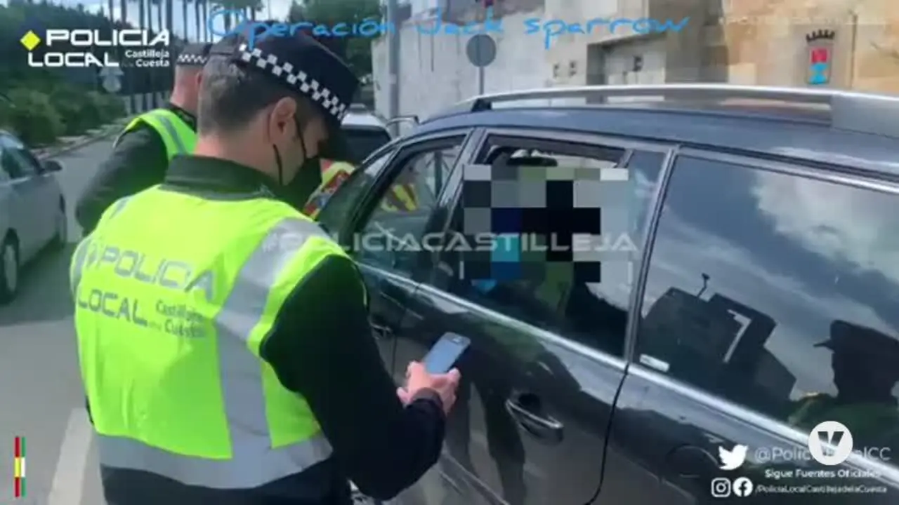 Interceptan un taxi pirata en Sevilla cuyo conductor no ten&iacute;a ni carn&eacute;