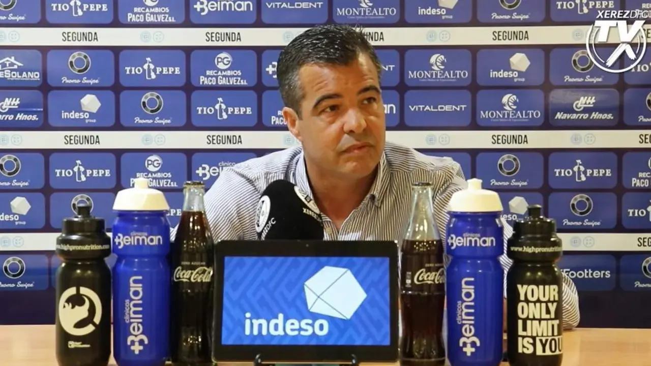 P&eacute;rez Herrera, en la sala de prensa de Chap&iacute;n. - xerezdfc.com