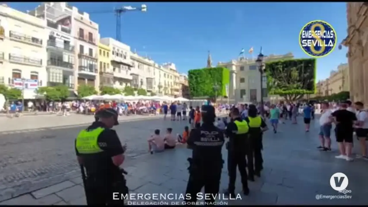 Buen ambiente y superioridad de la afici&oacute;n escocesa en el centro de Sevilla