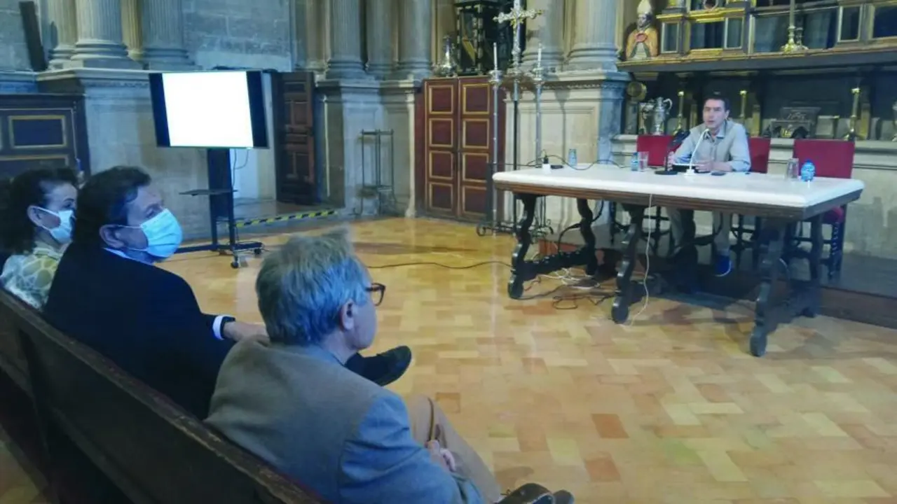 Conferencia de Antonio Luis Ampliato, en la Sacrist&iacute;a de la Catedral de Ja&eacute;n.  - Viva Ja&eacute;n.