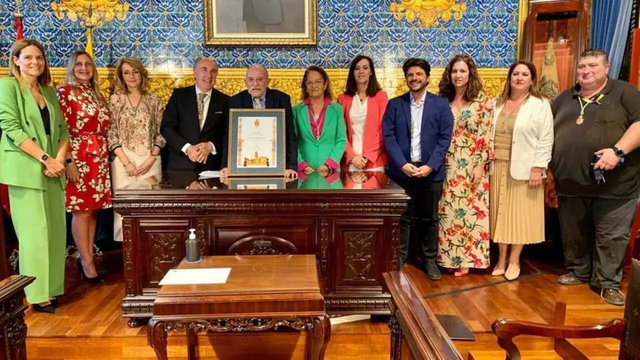 Melgar, honrado como Hijo Adoptivo de Algeciras. - AI