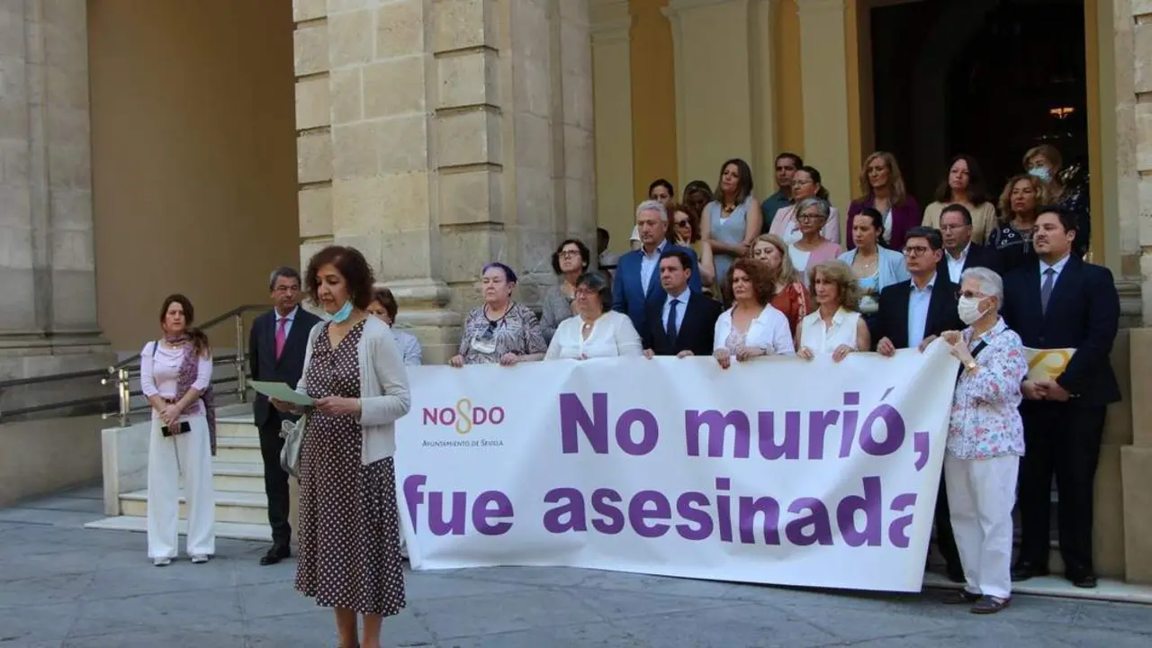 Minuto de silencio en el Ayuntamiento de Sevilla.  - AYTO SEVILLA
