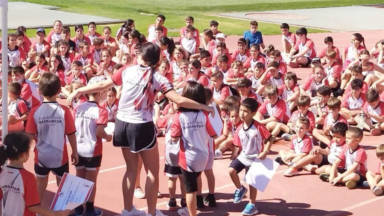 La Clausura de las Escuelas se convirti&oacute; en una gran fiesta del atletismo sanluque&ntilde;o - CAB